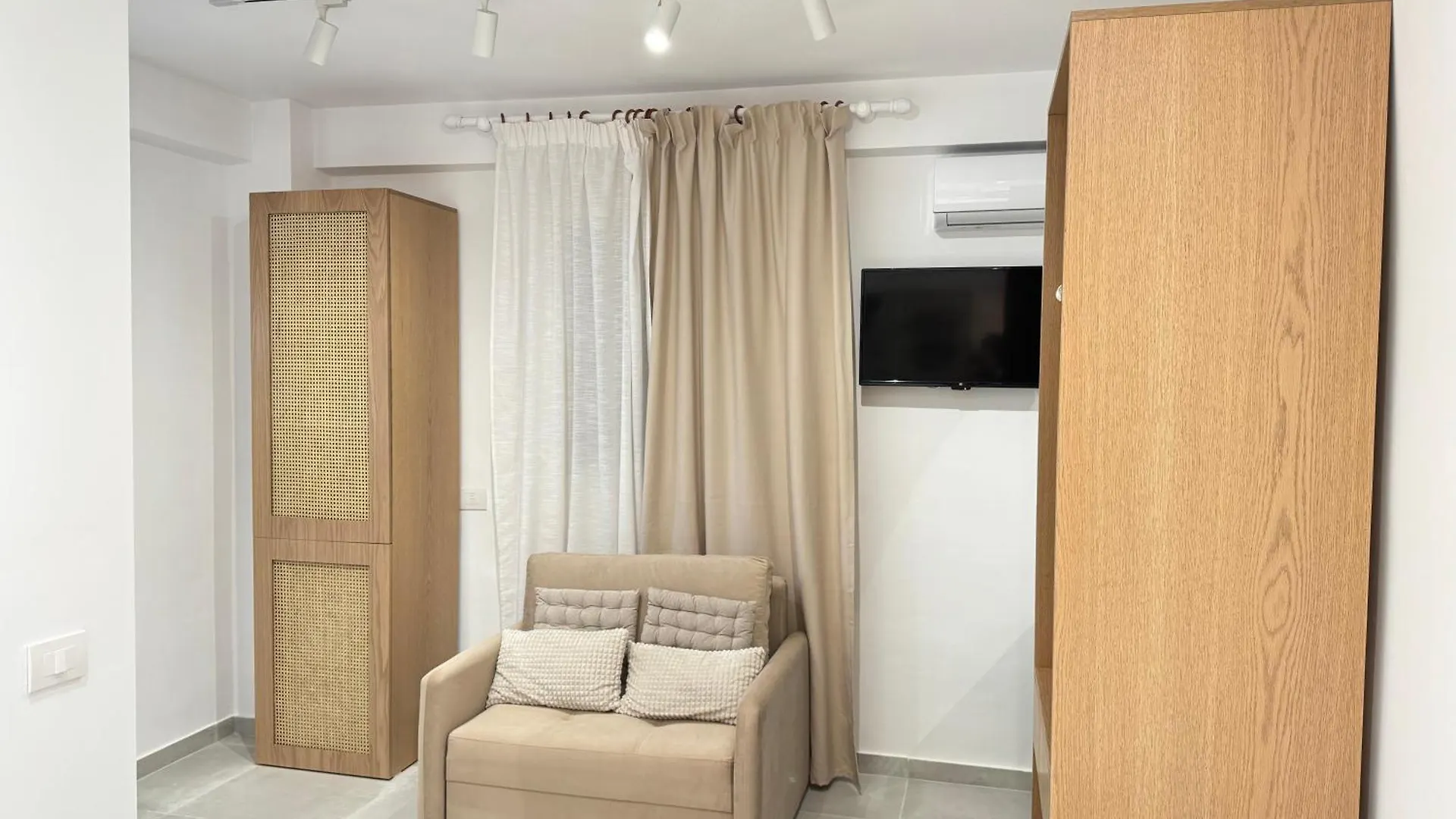 Hotel Potami Seashell Himare